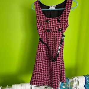 Pink & black pattern dress. EUC